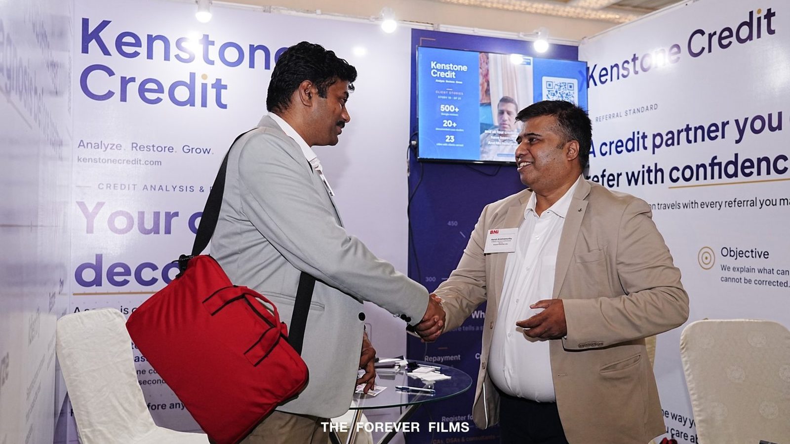 Harish Krishnamurthy of Kenstone Credit with a BNI member at Stall M56
